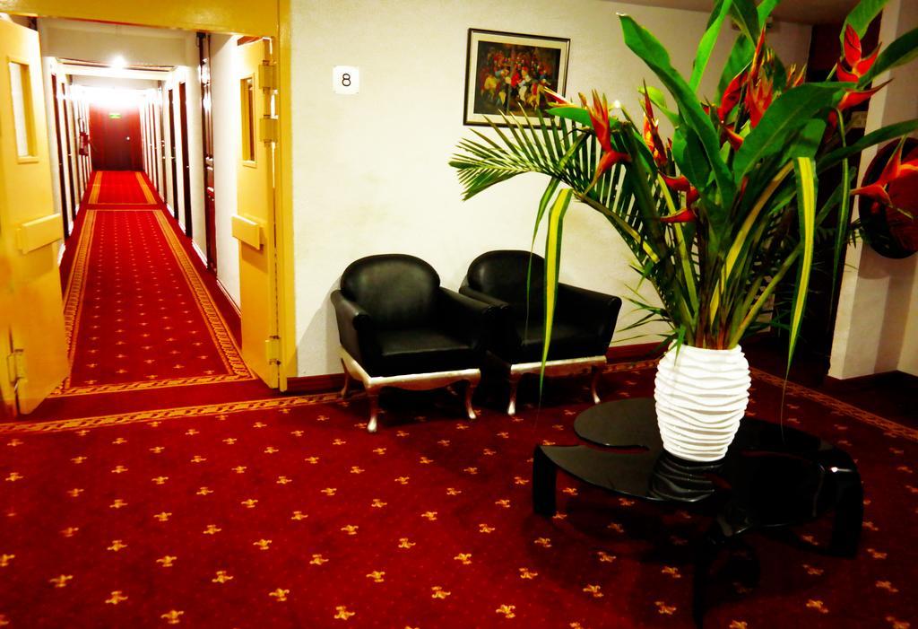 Hotel Sawa ดูอาลา ภายนอก รูปภาพ