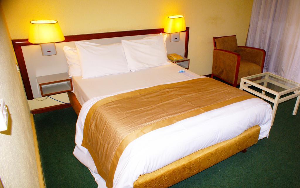 Hotel Sawa ดูอาลา ภายนอก รูปภาพ