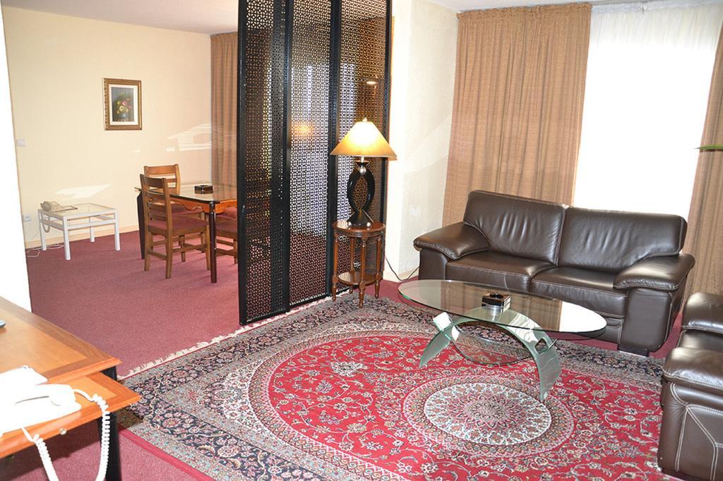 Hotel Sawa ดูอาลา ภายนอก รูปภาพ