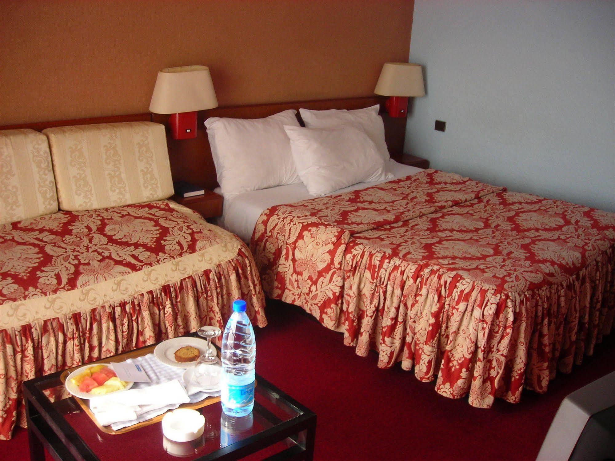 Hotel Sawa ดูอาลา ภายนอก รูปภาพ