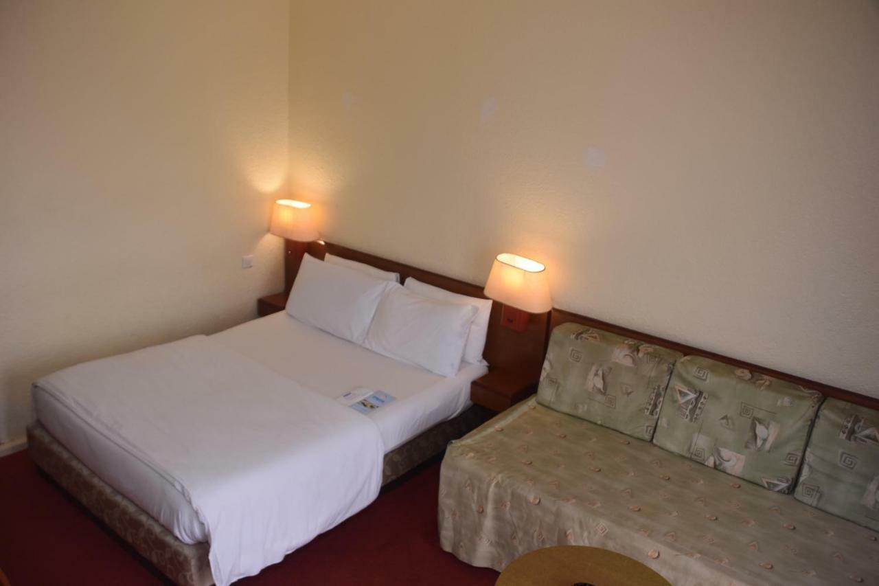 Hotel Sawa ดูอาลา ภายนอก รูปภาพ